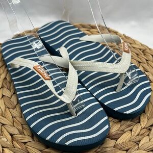 Pasea Spa  Blue and White Wave Flip Flops